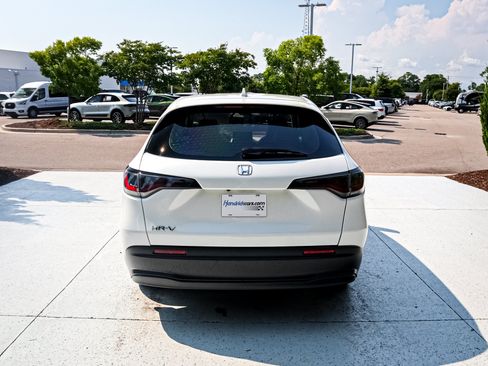 Used 2024 Honda HR-V LX image 10