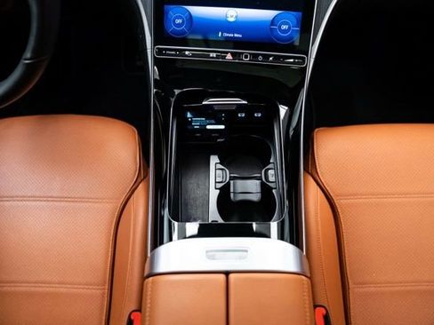 Used 2025 Mercedes-Benz C 300 4MATIC Sedan image 19