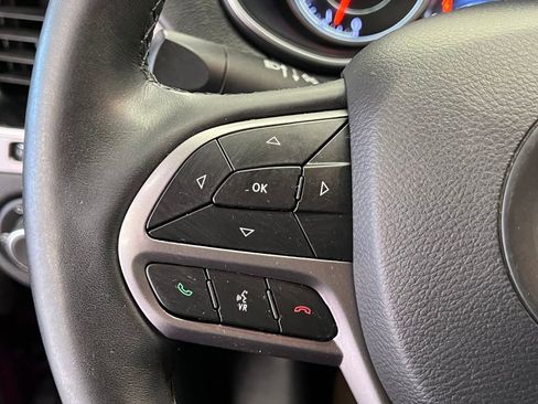 Used 2019 Jeep Cherokee Limited image 25