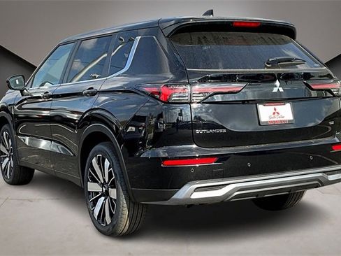 New 2025 Mitsubishi Outlander SE image 4