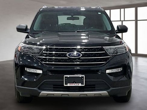 Used 2021 Ford Explorer XLT w/ Equipment Group 202A image 3