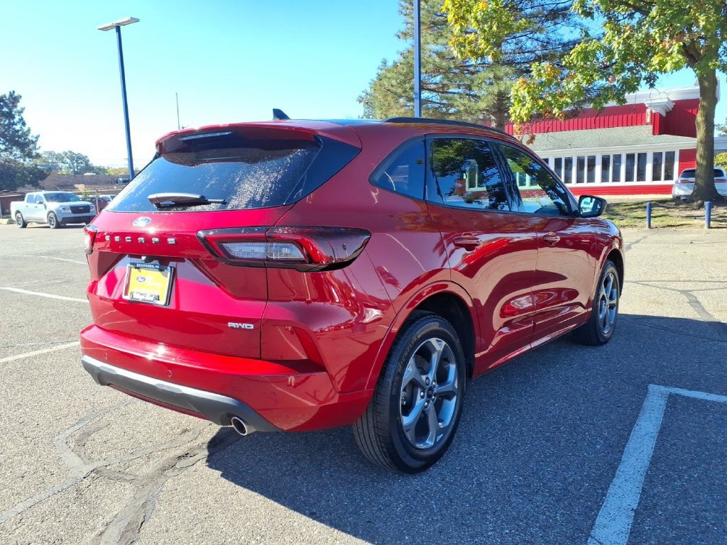 Used 2024 Ford Escape ST-Line w/ Tech Pack #1 AWD/4WD image 6