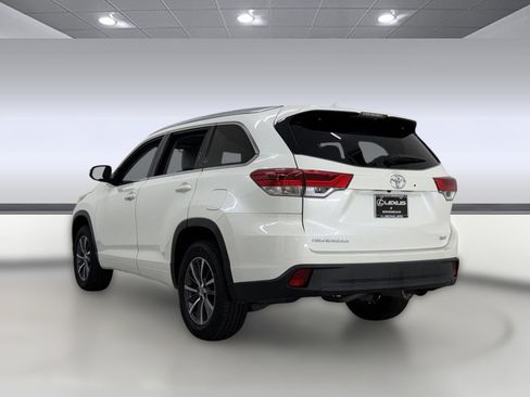 Used 2017 Toyota Highlander XLE FWD image 3