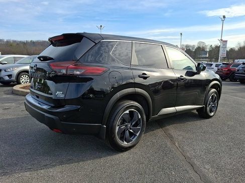 Used 2024 Nissan Rogue SV image 8