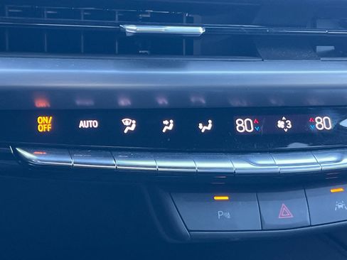 Certified 2025 Cadillac XT4 Premium Luxury image 29