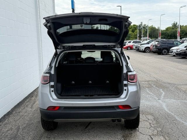 Used 2017 Jeep Compass Limited w/ Navigation Group AWD/4WD image 11