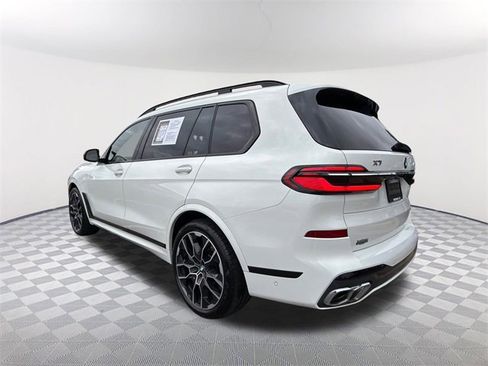 Used 2025 BMW X7 M60i image 7