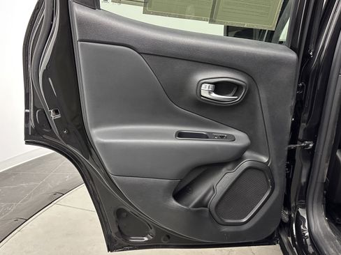 Used 2022 Jeep Renegade Latitude image 25