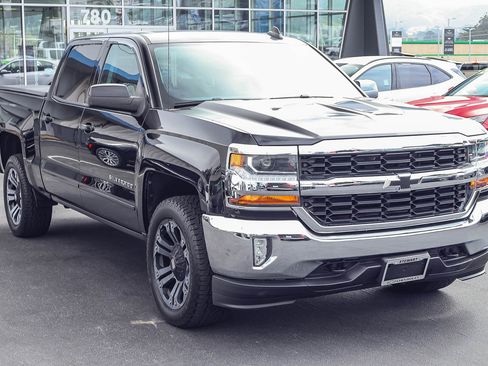 Used 2018 Chevrolet Silverado 1500 LT w/ LT Eassist Package AWD/4WD image 17