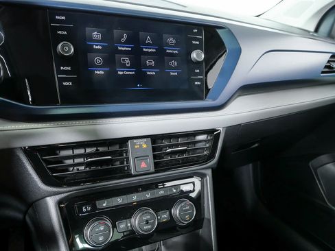 Certified 2024 Volkswagen Taos SE FWD image 15