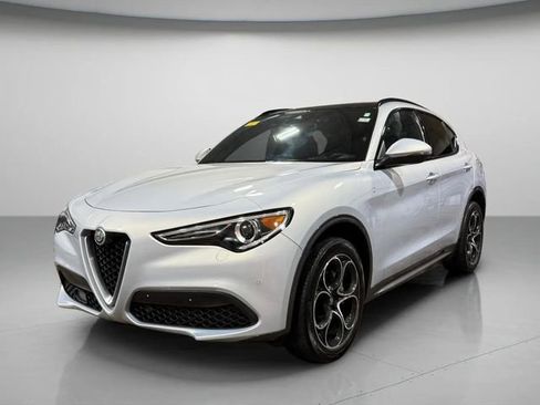Used 2022 Alfa Romeo Stelvio Ti image 8