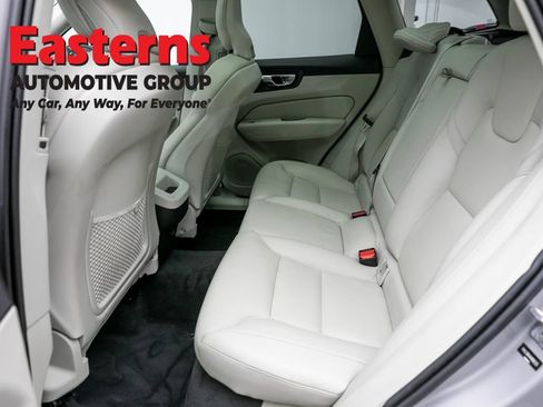 Used 2022 Volvo XC60 B5 Momentum AWD/4WD image 22