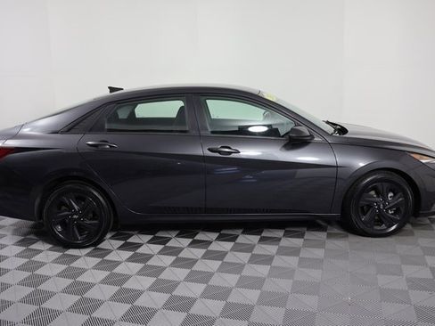 Used 2021 Hyundai Elantra SEL w/ Convenience Package image 9