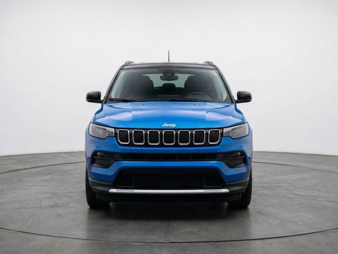 Used 2025 Jeep Compass Limited AWD/4WD image 2