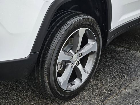 New 2026 Jeep Grand Cherokee Limited RWD image 9