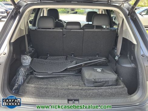 Used 2022 Volkswagen Tiguan SE w/ Panoramic Sunroof Package FWD image 14