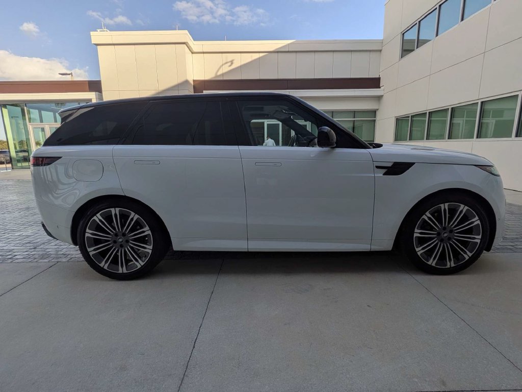 Certified 2024 Land Rover Range Rover Sport Dynamic SE AWD/4WD image 6