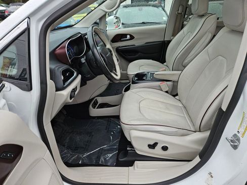 Used 2019 Chrysler Pacifica Limited image 20