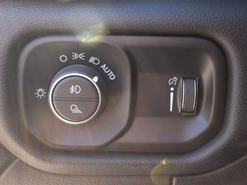 Used 2024 RAM 2500 Big Horn w/ Sport Appearance Package image 24