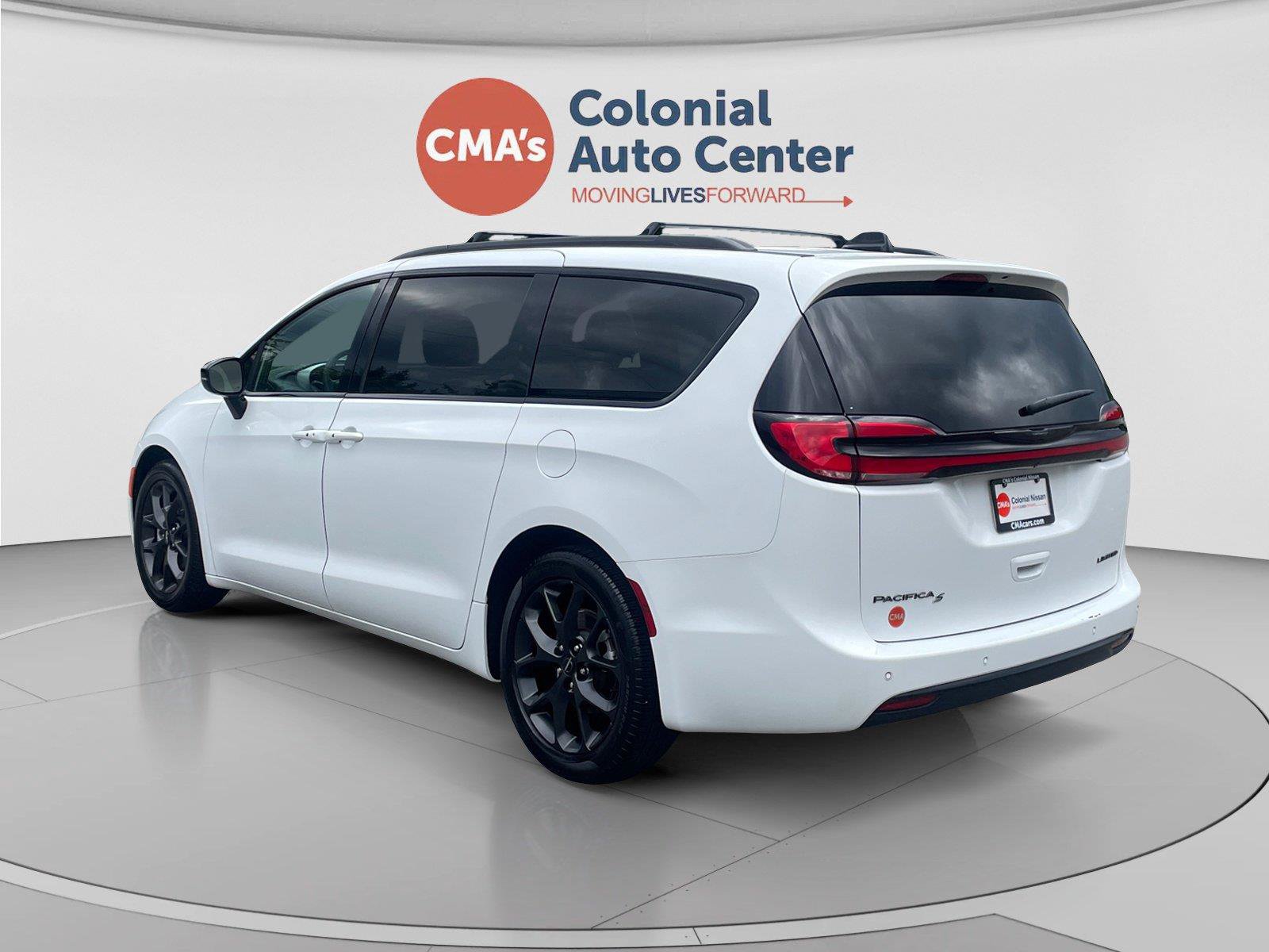 Used 2025 Chrysler Pacifica Limited FWD image 3