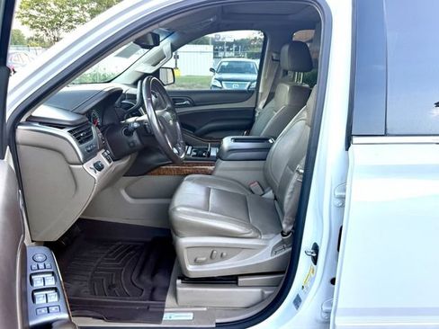 Used 2016 Chevrolet Suburban LTZ RWD image 9