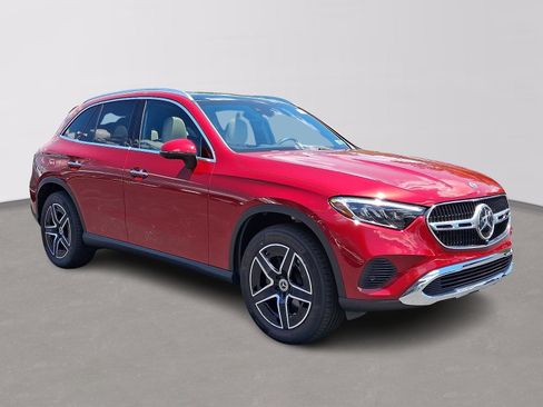 Used 2026 Mercedes-Benz GLC 300 4MATIC image 3