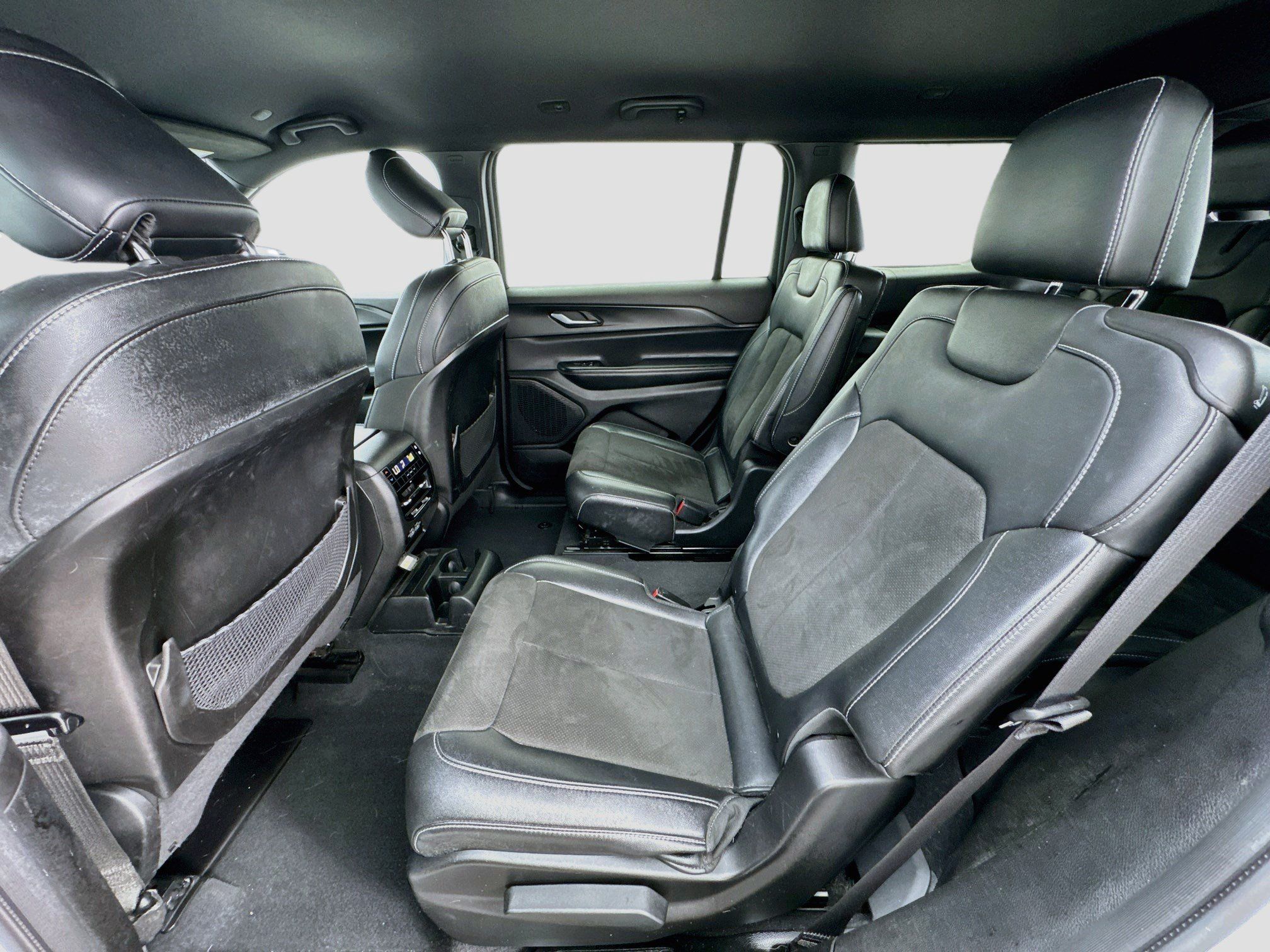 Used 2023 Jeep Grand Cherokee L Laredo RWD image 15