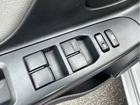 Used 2017 Toyota Yaris LE image 9