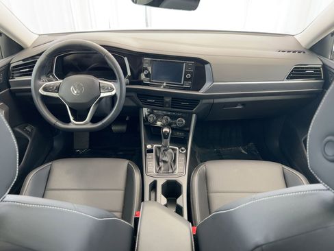 Certified 2024 Volkswagen Jetta SE image 17