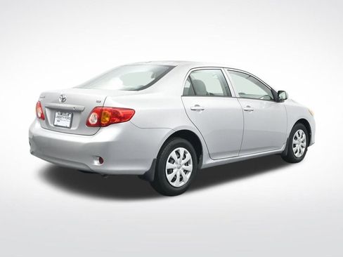 Used 2010 Toyota Corolla LE image 6