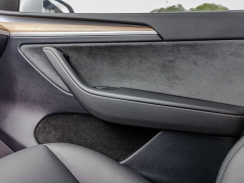 Used 2024 Tesla Model Y Performance AWD/4WD image 9