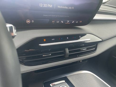 Used 2025 Buick Enclave Preferred w/ Power Package FWD image 16