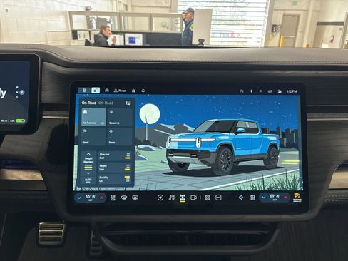 Used 2022 Rivian R1T Adventure image 20