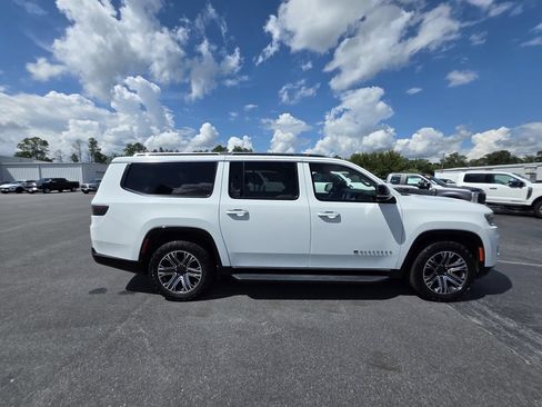 Used 2023 Jeep Wagoneer L Series II AWD/4WD image 7