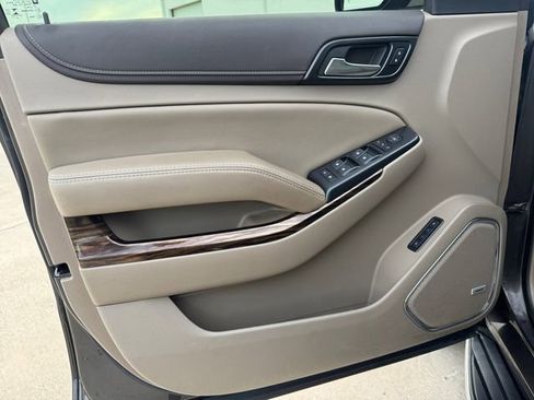 Used 2019 GMC Yukon XL SLT w/ Premium Edition RWD image 4