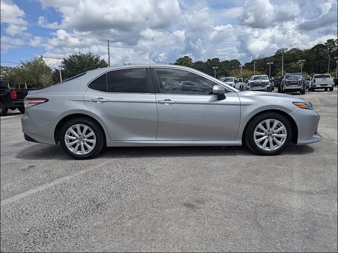 Used 2020 Toyota Camry LE FWD image 8