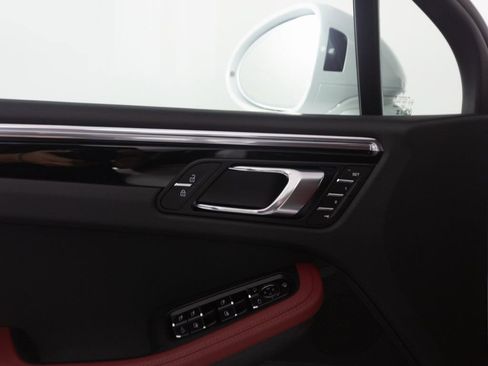 New 2026 Porsche Macan image 13