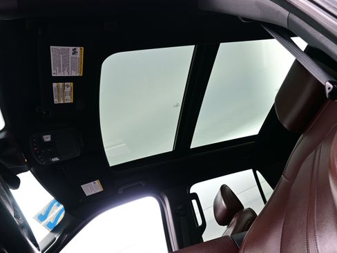 Used 2022 Ford Expedition Max Limited image 21