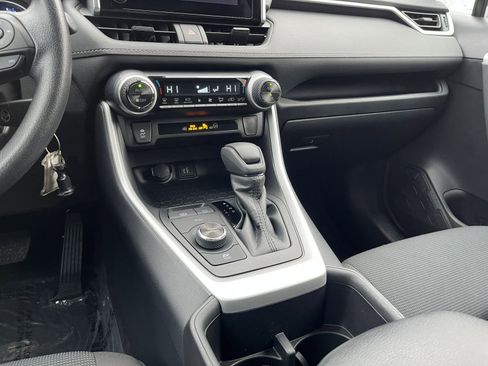 Used 2025 Toyota RAV4 LE image 40