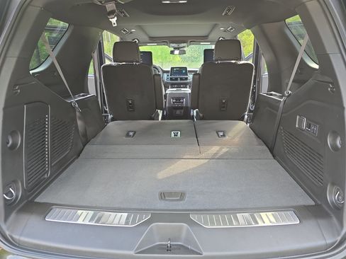 Used 2024 Chevrolet Tahoe Z71 w/ Luxury Package image 13