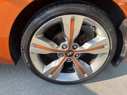 Used 2012 Hyundai Veloster w/ Style Pkg FWD image 27