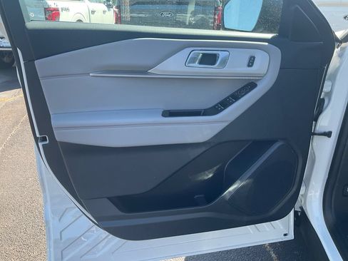 New 2026 Ford Explorer Active w/ Active Comfort Package RWD image 17