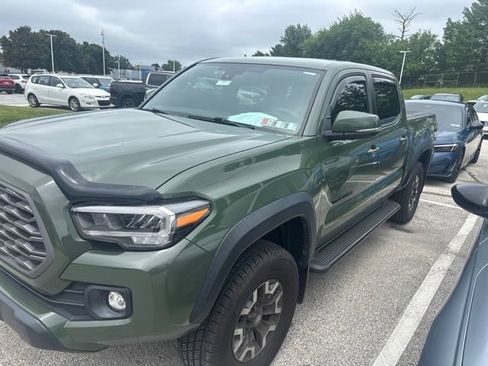 Used 2021 Toyota Tacoma TRD Off-Road w/ TRD Premium Off Road Package AWD/4WD image 2