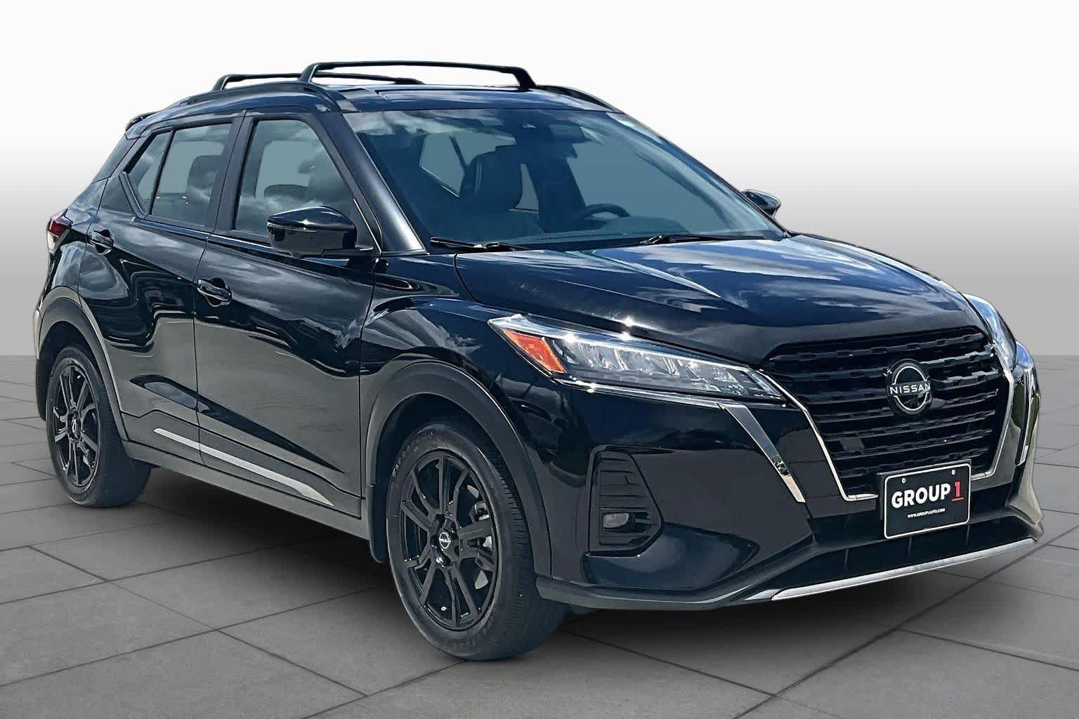 Used 2024 Nissan Kicks SR w/ SR Premium Package FWD image 3