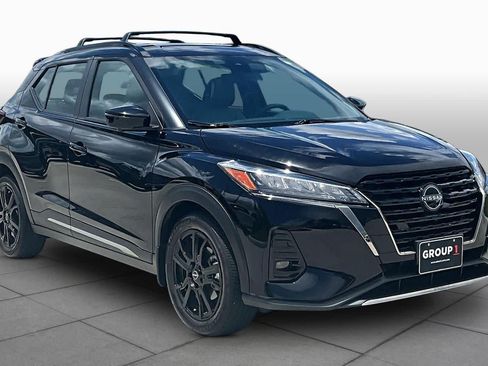Used 2024 Nissan Kicks SR w/ SR Premium Package FWD image 3