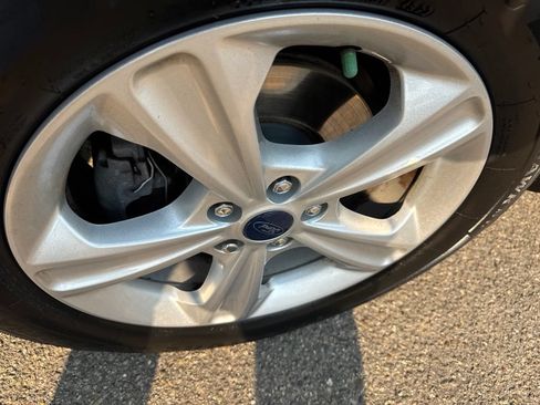 Used 2015 Ford Escape SE FWD image 2