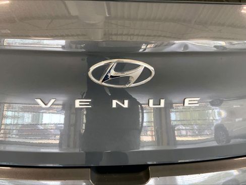 Certified 2025 Hyundai Venue SEL FWD image 32