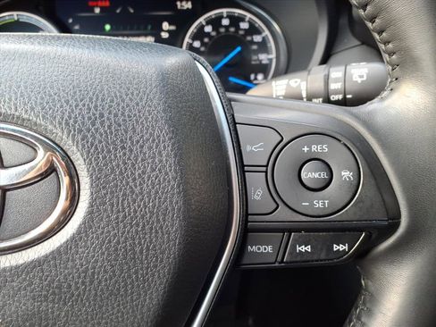 Certified 2023 Toyota Venza XLE image 16