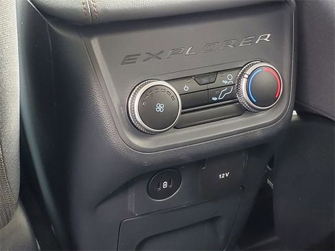 Used 2025 Ford Explorer Active image 33