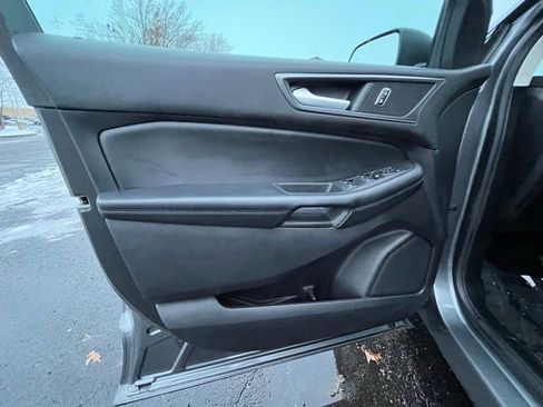 Used 2021 Ford Edge SE image 9